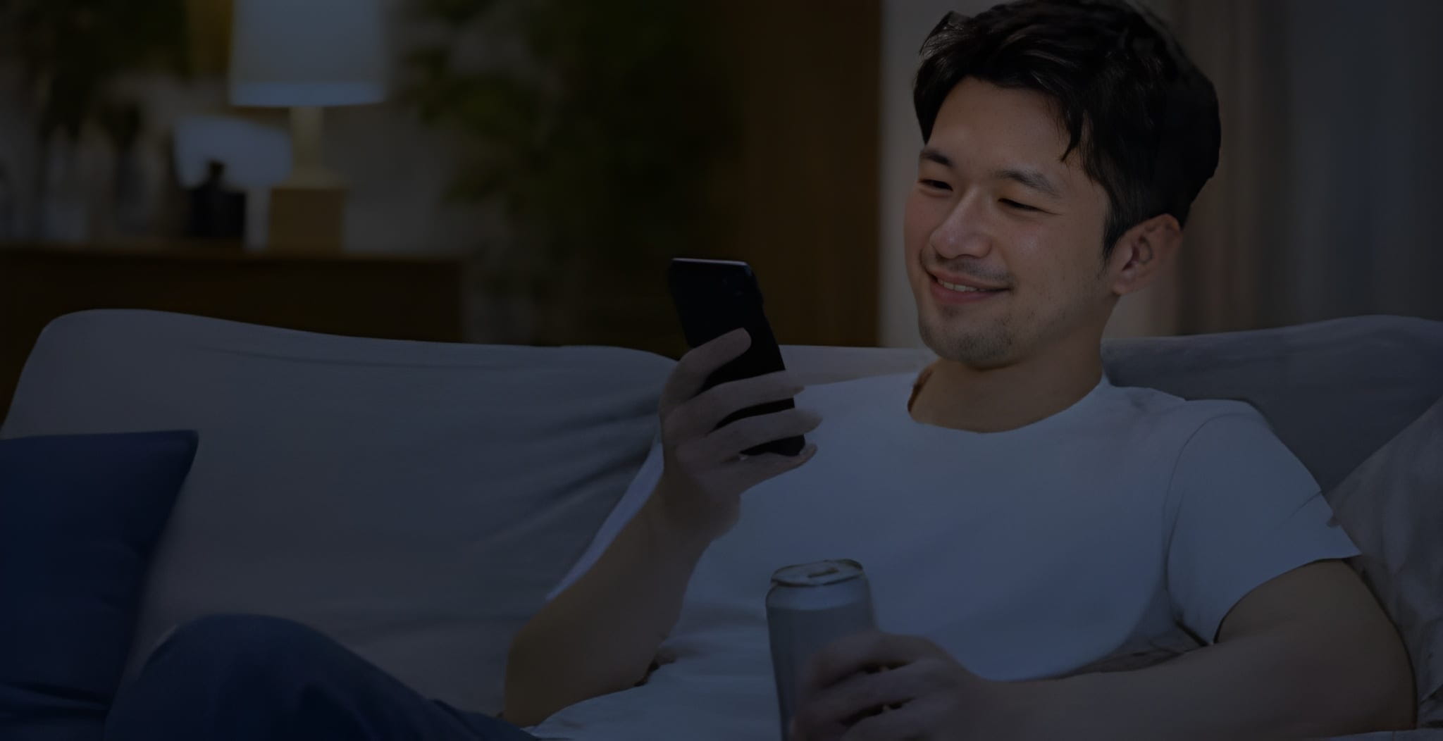 アプリを使う男性